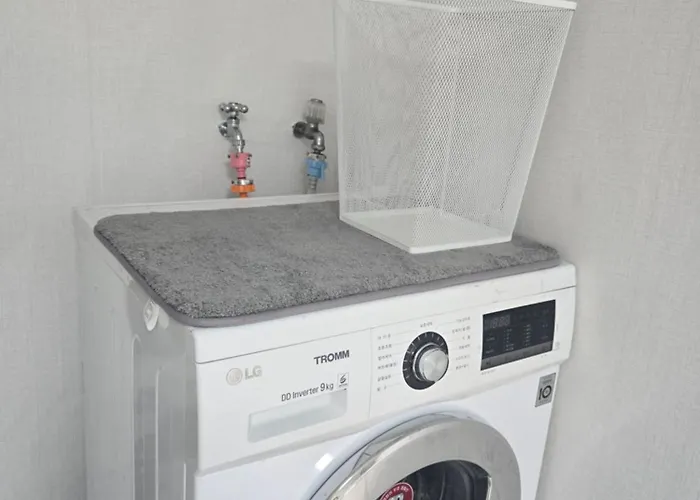 A Spacious Two-room Near Gangnam Seúl
